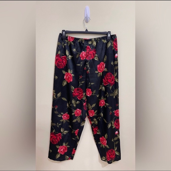 Morgan Taylor Black & Red Floral Long Sleeve Satin Like Pajama Set Size L EUC - Picture 7 of 8